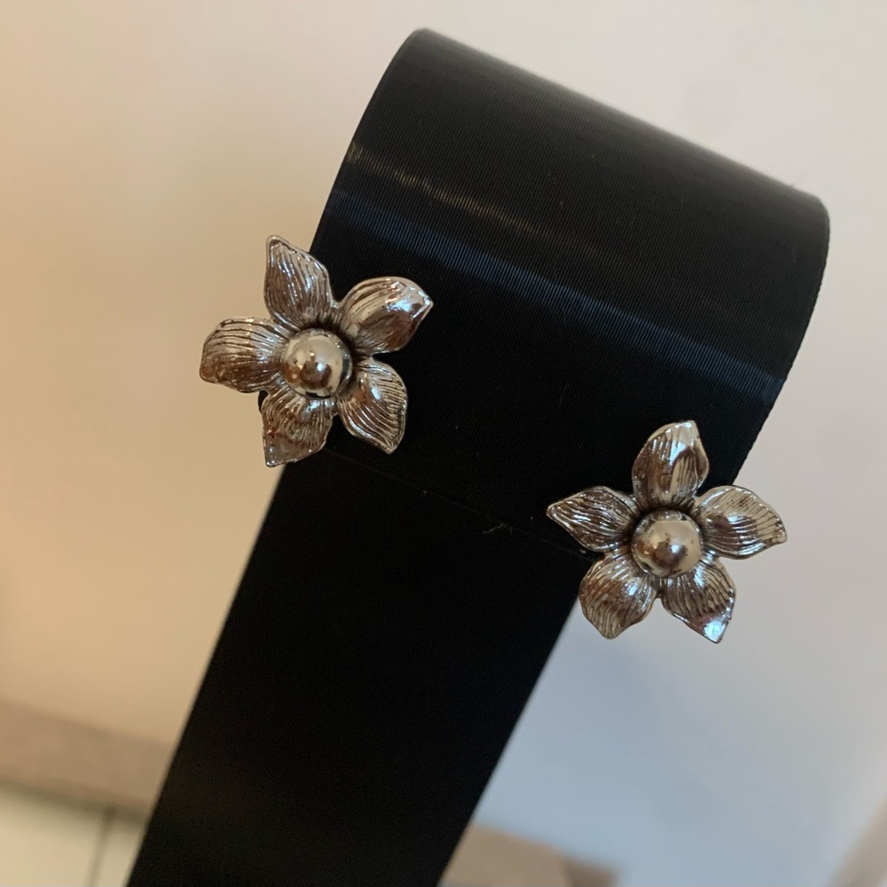 Silver Floral Earrings with Twist Post Vintage good for no ear holes large too